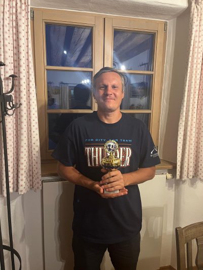 Vitaliy mit Pokal
